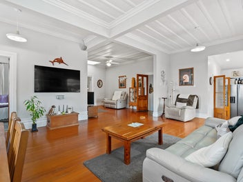 Villa Living + Expansive views !