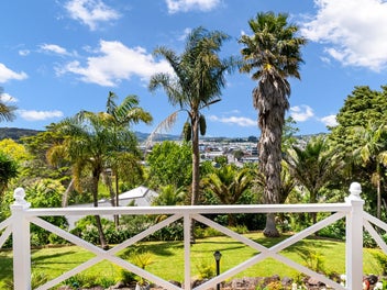 Villa Living + Expansive views !