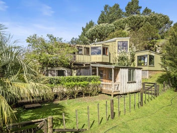 Affordable bush retreat in Hunua!