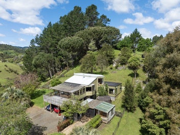 Affordable bush retreat in Hunua!