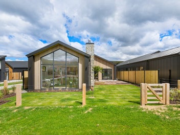 4 Bedroom Stunner on the Reserve