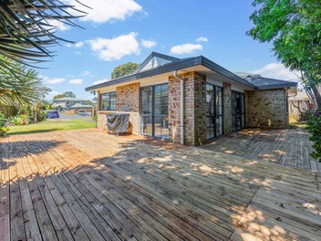 Solid Brick Beauty at the End of a Quiet Cul-d...