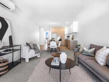 OPEN DAY THIS SUNDAY! Single-Level with City Views