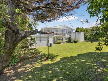 Morven Cottage - Coastal Charm with Ocean Views