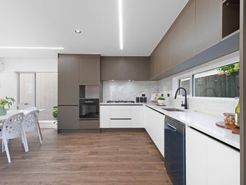 Stand Alone, Spacious & Good Neighbourhood!
