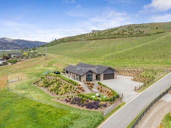 Exceptional Views, Stroll to the Lake