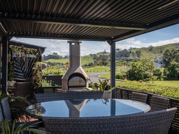 Family Home, Boat Shed & Self-contained Studio...