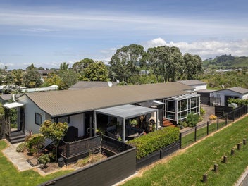 Family Home, Boat Shed & Self-contained Studio...