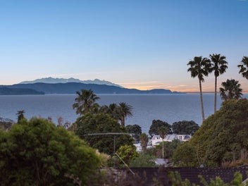 Red Beach Lifestyle - Views & Opportunity!