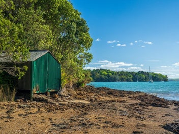 Tranquil Waterfront Haven