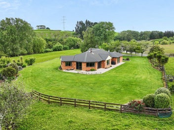 Lifestyle Block with Two Dwellings!