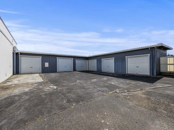 Multi-Use office/workers accommodation with income