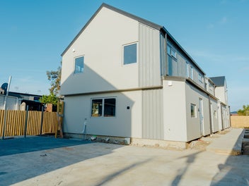 LAST CHANCE – Townhouses at Pre-Completion Prices!