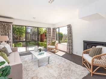 Sunny & Spacious + Double Garage