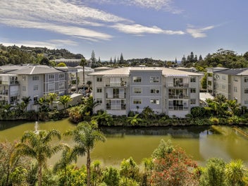 Prestige Apartment with Ocean & Bush Views