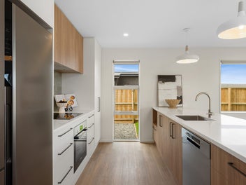 Stylish Turnkey Living in Earlsbrook