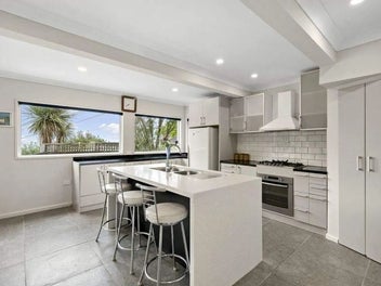 Full of Character, Rustic Charm & Coastal Outlook