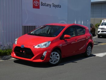 2016 Toyota Aqua 1.5 Hybrid G - Leather