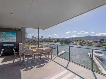 BEST IN SHOW... WATERFRONT PLUS EXCLUSIVE EXTRAS