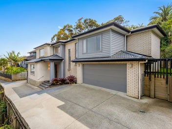 Walk to Rangitoto College - Prime Pinehill Home