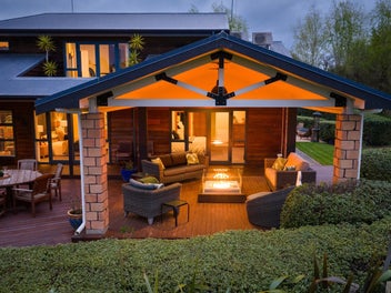 Owners down sizing - RV $1,550,000