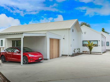 Grand 8-Bedroom Home with Minor Dwelling