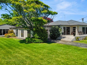 CITY FRINGE, RURAL SURROUNDS AND VIEWS