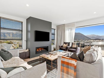 Breathtaking views and modern family living