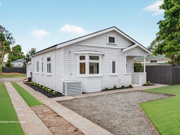 Four bedroom 1920's villa - must sell before Xmas!