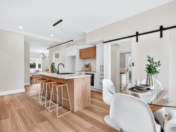 Four bedroom 1920's villa - must sell before Xmas!