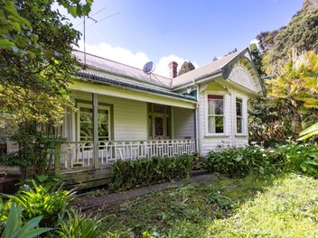 Charming Villa in the Heart of Huia