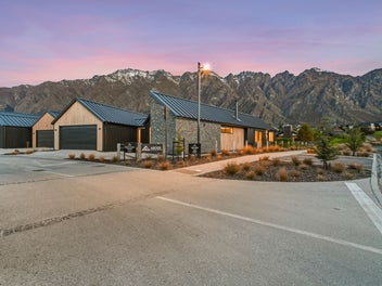 Architectural Brilliance Home & Income 3+2