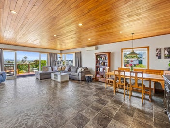 Spacious, Family Bungalow with Sweeping Views