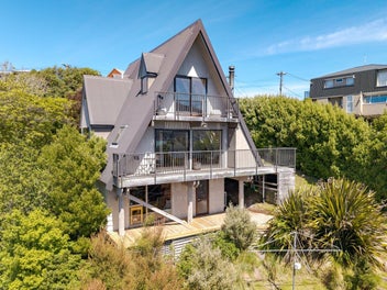 Waterfront wonderland — views, privacy, peace