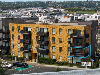 Almost new 2 bed/2 bath with lift access!