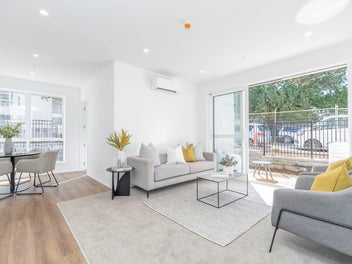 Summer Poolside in Onehunga