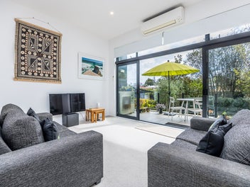 GARDEN APARTMENT - BATHED IN LIGHT