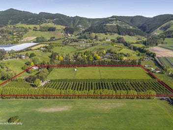 Home and income with further horticultural options