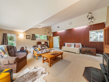 Space, Privacy and Flexibility - Deadline/Auction