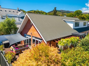 Centrally Positioned Executive Residence!