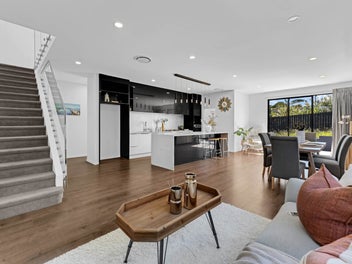 Sun-Drenched Sanctuary: A Masterpiece of Moder...