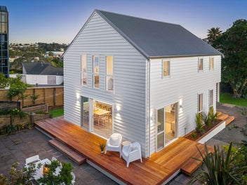Coastal Living Redefined:Stanmore Bay Masterpiece