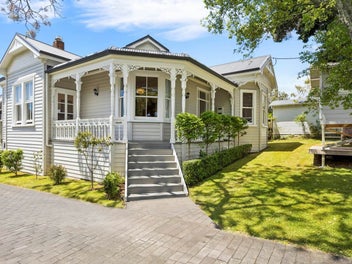 Quintessential Charm In DGZ