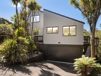 YOUR OWN SLICE OF PARADISE!