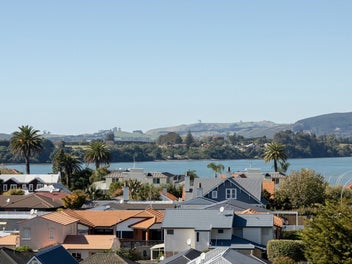 135sqm (approx.) Boutique Avenues Penthouse