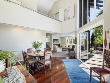 Sunny Spacious Home for the Modern Family