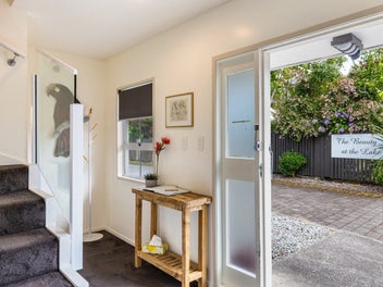 Bird Area Beauty – Charm Meets Convenience