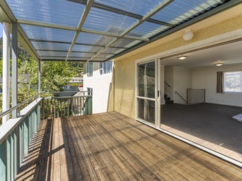 Easy Care, Freehold Starter or Investment!