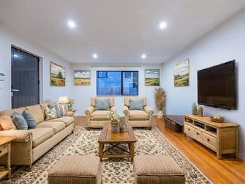 STYLISH LARGE MANSION