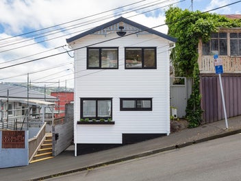 Mount Vic Magic - Modern, Low-Maintenance Living